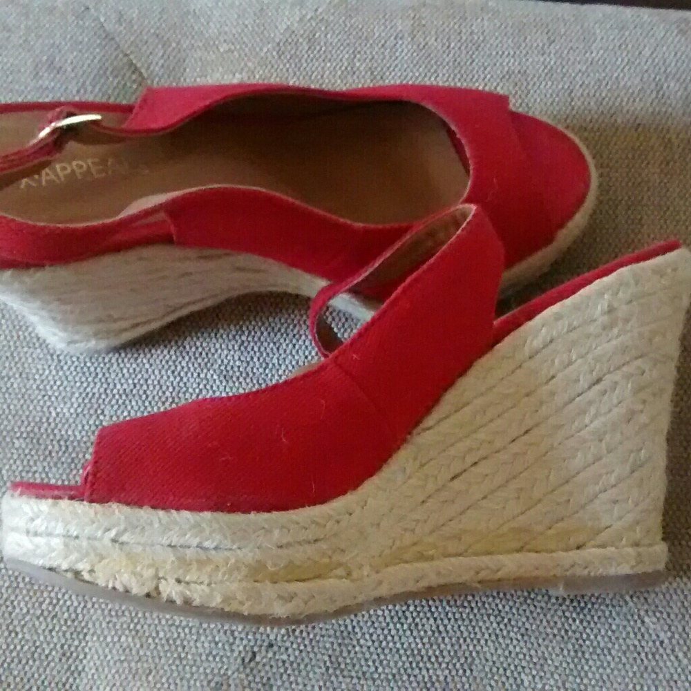 Peep toe red cloth wedges